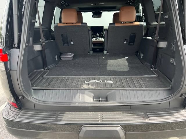 Used 2024 Lexus GX 550 w/ Accessory Package (2T) AWD/4WD image 11