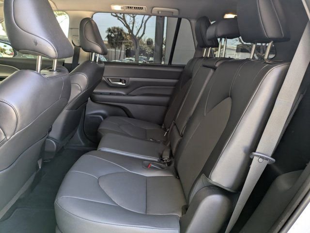 Used 2024 Toyota Grand Highlander Limited image 19