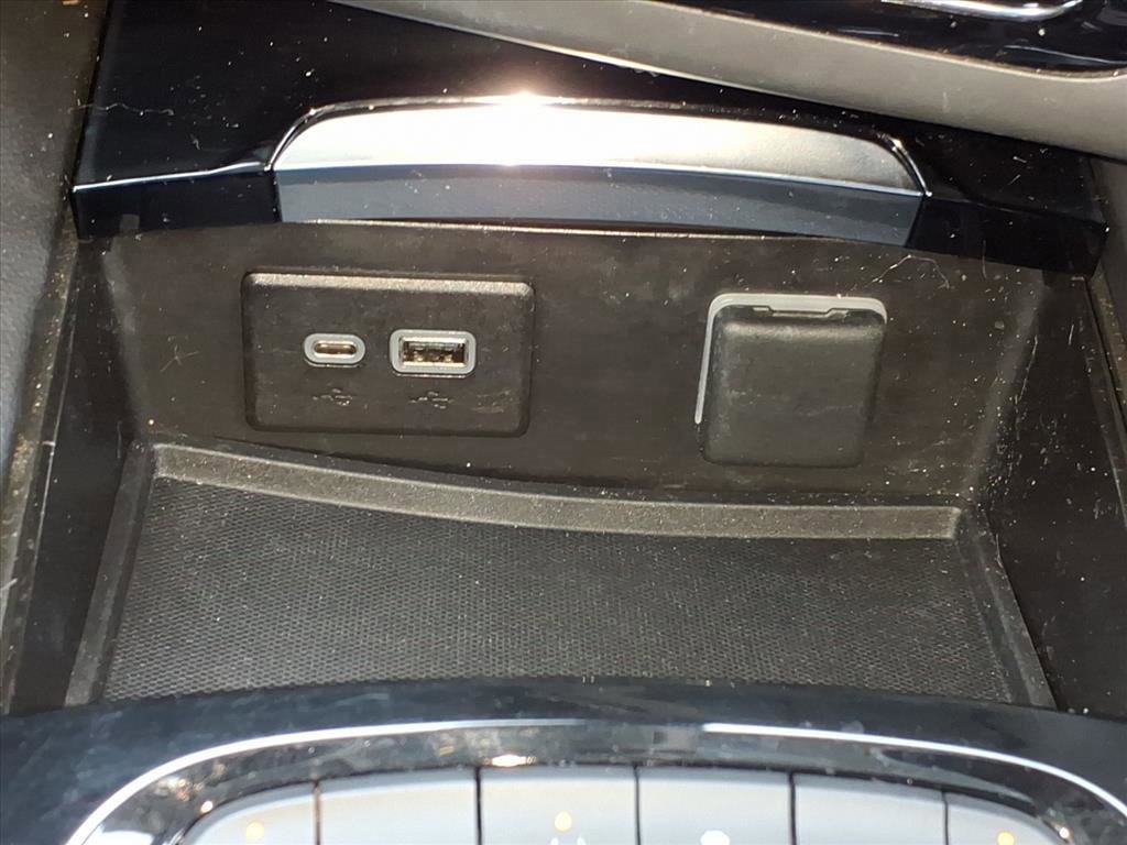 Used 2023 Buick Envision Essence image 16