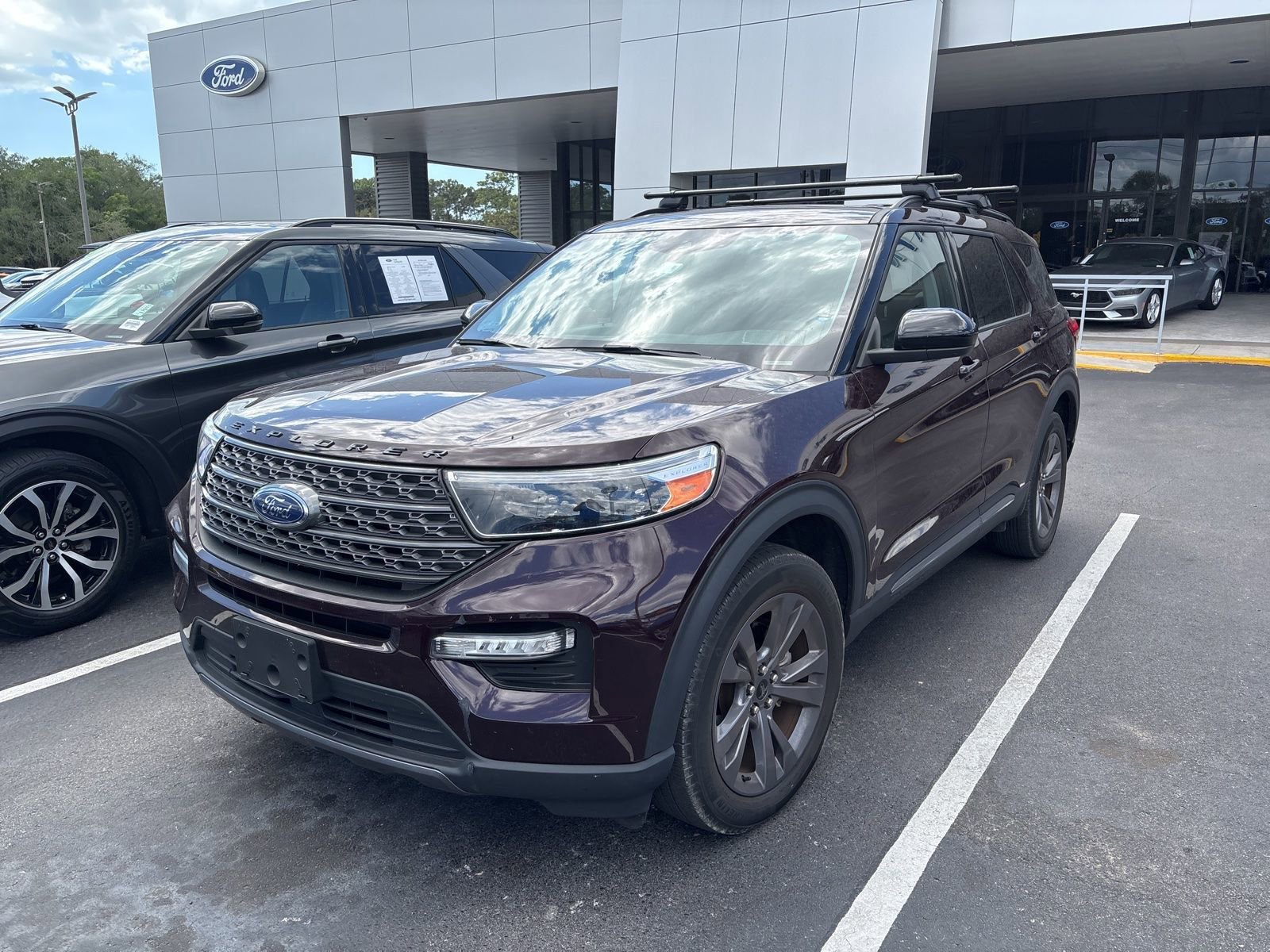 Certified 2022 Ford Explorer XLT w/ Equipment Group 202A AWD/4WD image 2