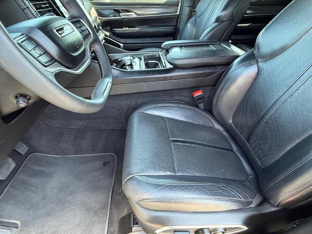 Used 2024 Jeep Wagoneer Series III AWD/4WD image 14