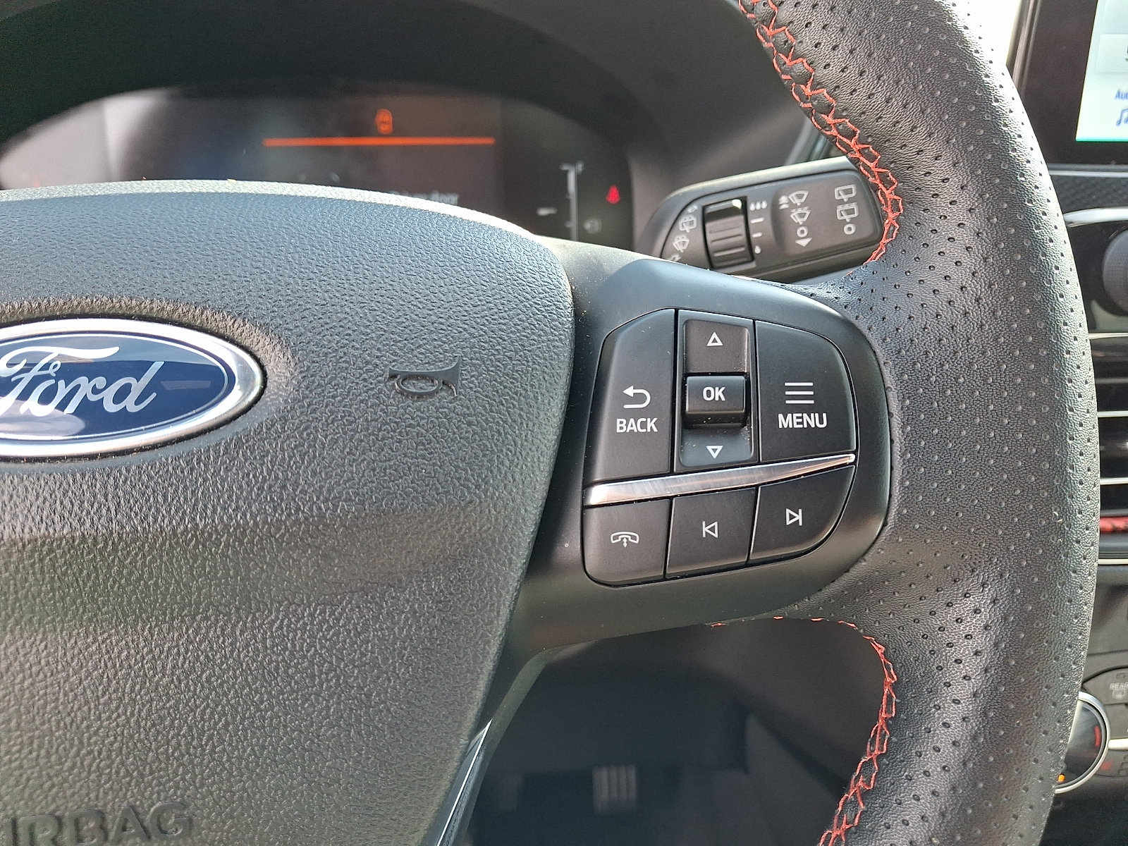 Certified 2025 Ford Escape ST-Line Select AWD/4WD image 23