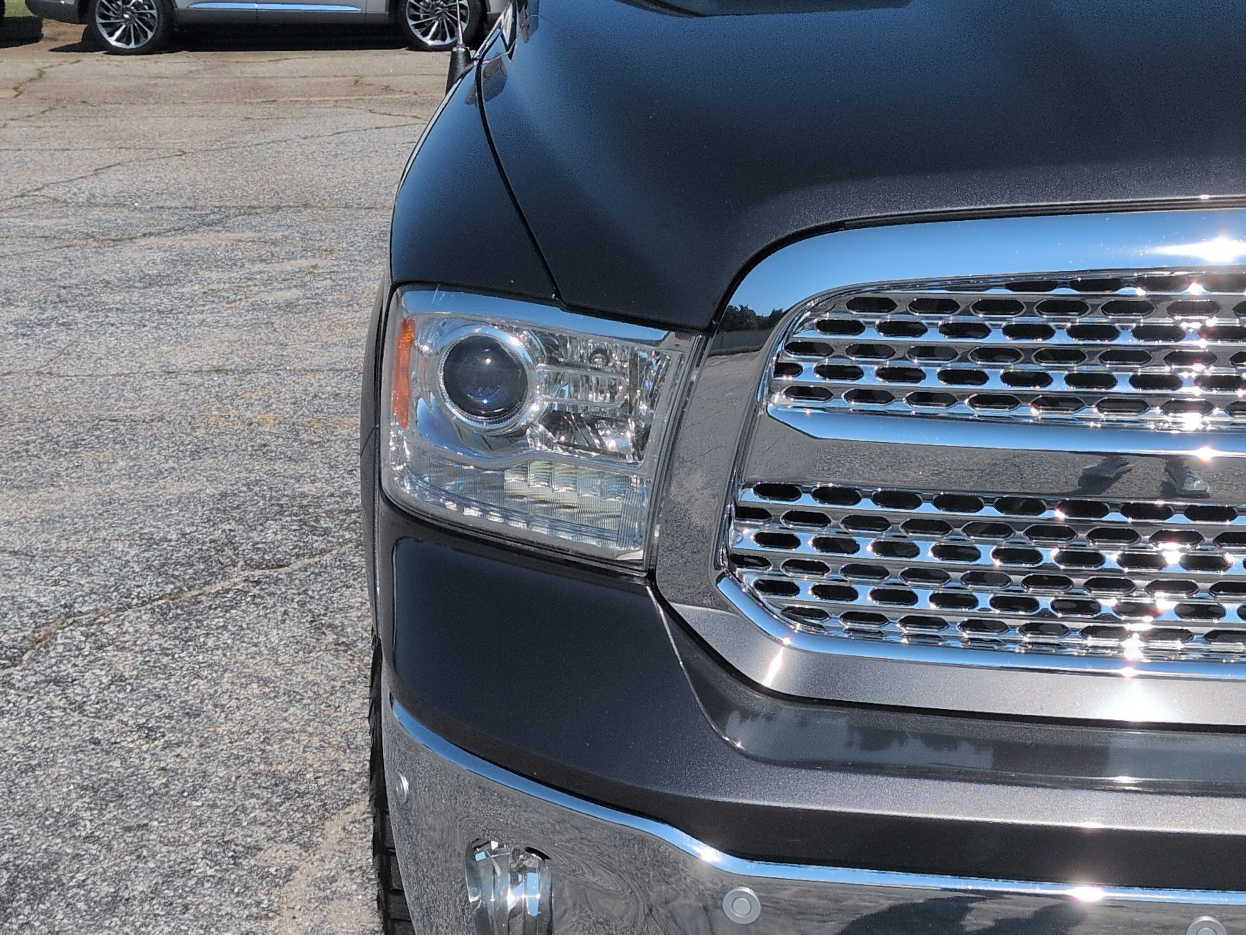 Used 2017 RAM 1500 Laramie w/ Convenience Group AWD/4WD image 8