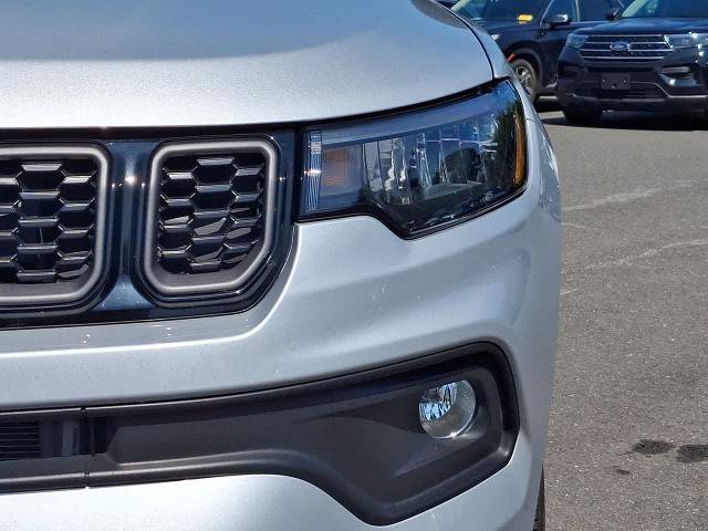 Used 2025 Jeep Compass Latitude w/ Convenience Group AWD/4WD image 30