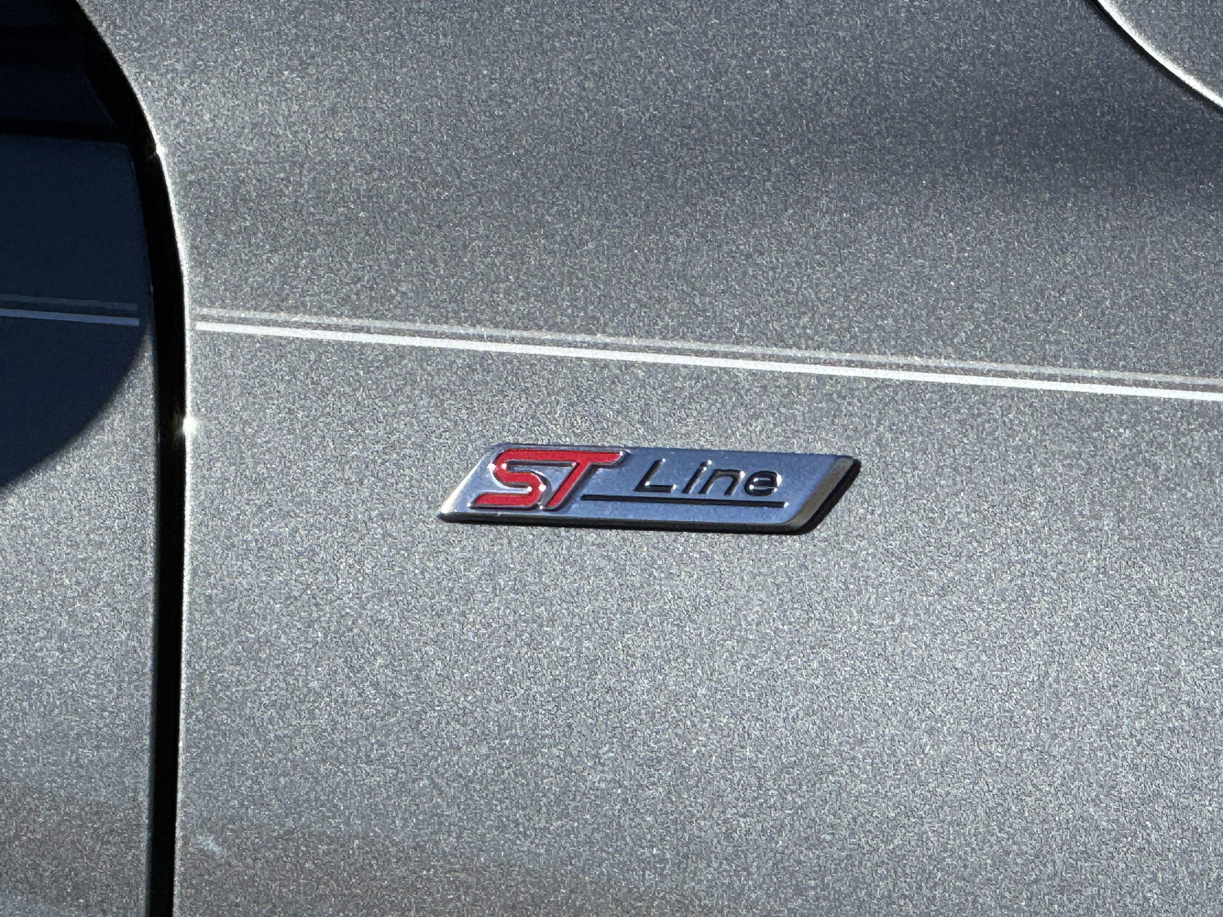 Certified 2025 Ford Escape ST-Line w/ Tech Pack #1 image 9