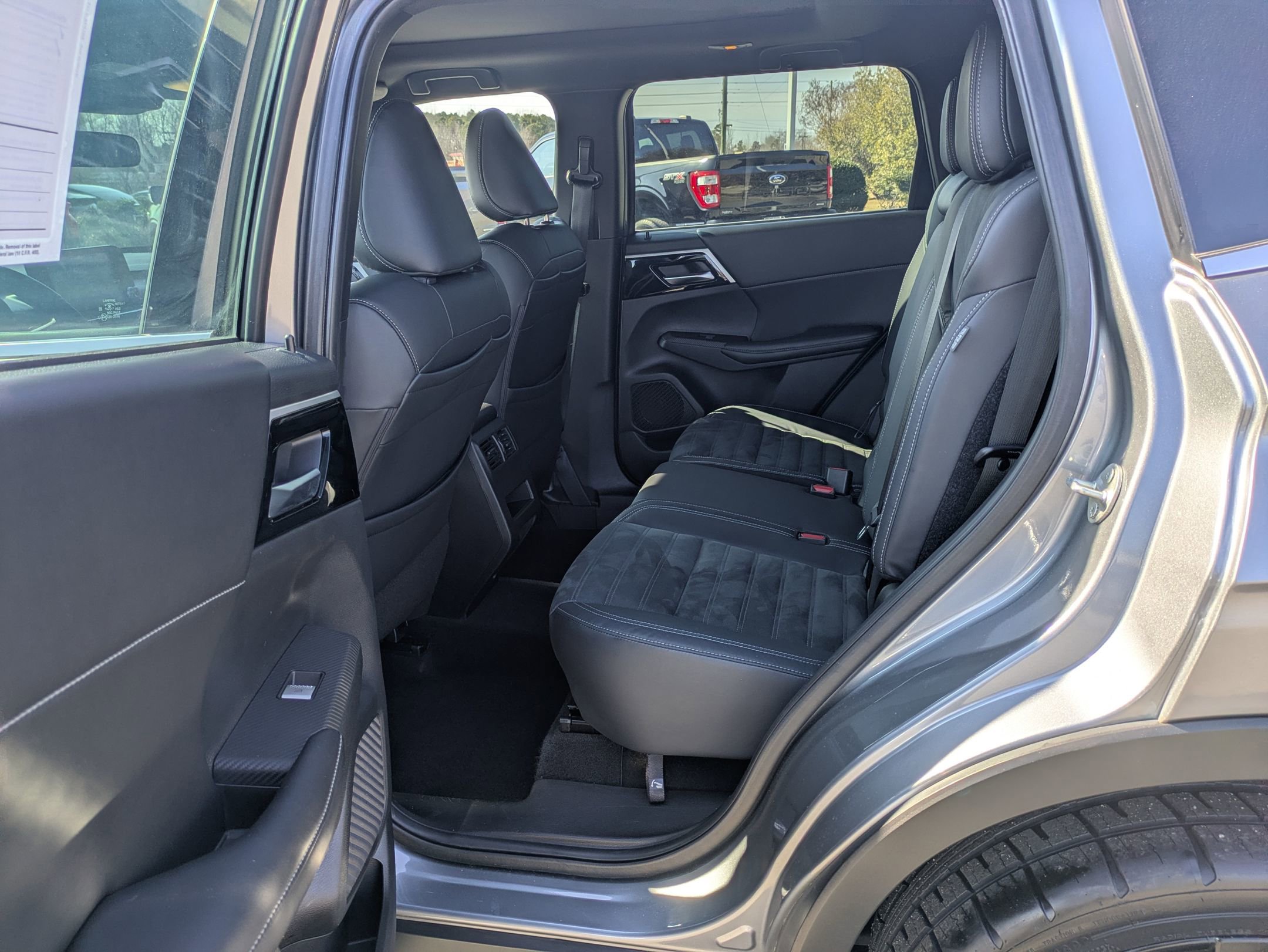 Used 2022 Mitsubishi Outlander SE image 29