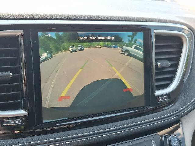 Used 2023 Chrysler Pacifica Touring-L FWD image 21