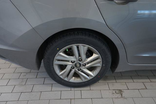 Used 2020 Hyundai Elantra SEL FWD image 17