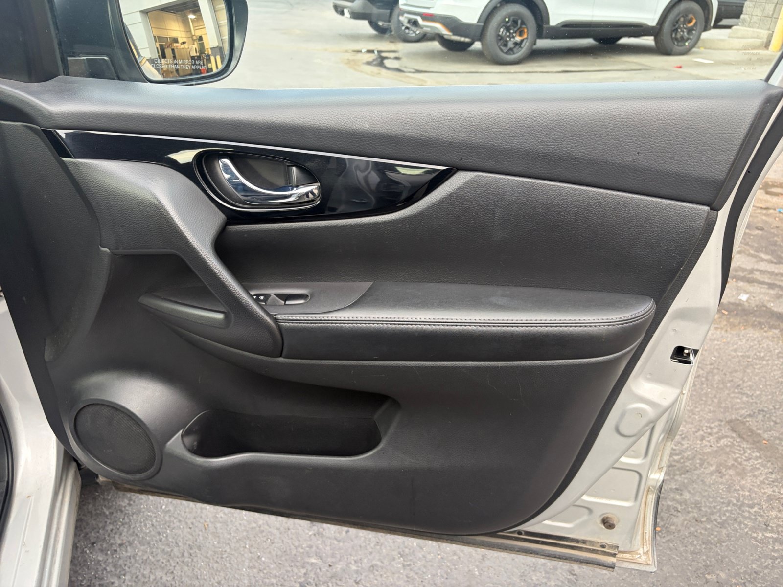 Used 2017 Nissan Rogue Sport SV FWD image 29