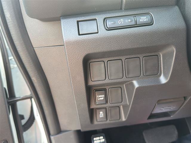 Used 2024 Nissan Frontier S RWD image 21