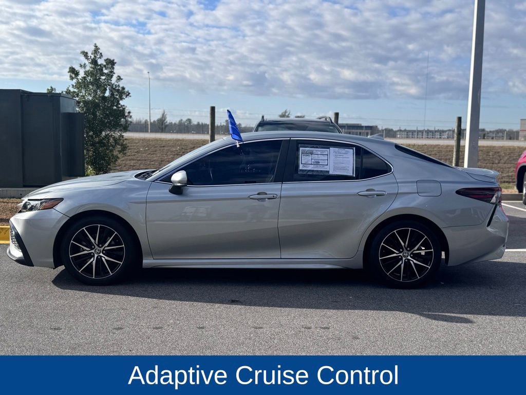 Used 2023 Toyota Camry SE image 3