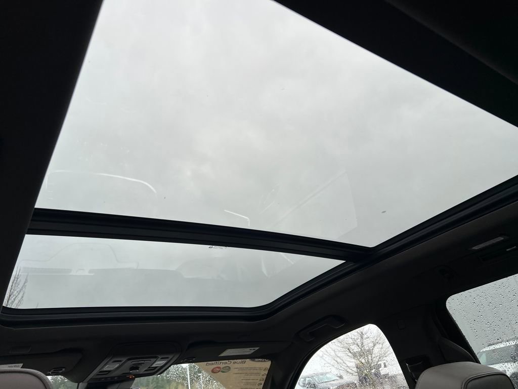 Used 2023 GMC Yukon XL SLT image 16