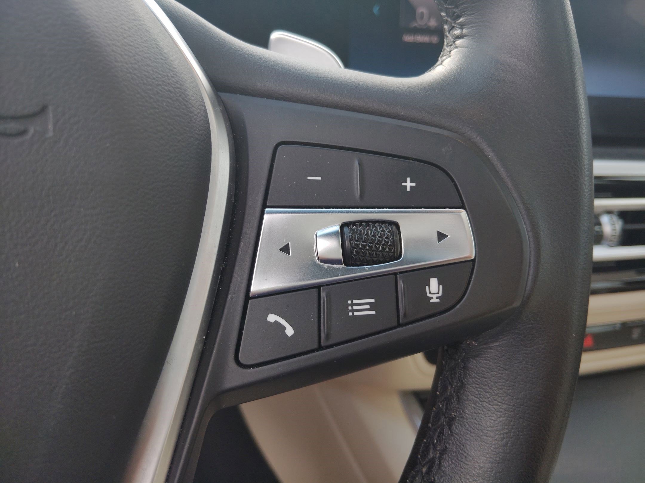 Used 2023 BMW 330i Sedan w/ Premium Package image 24