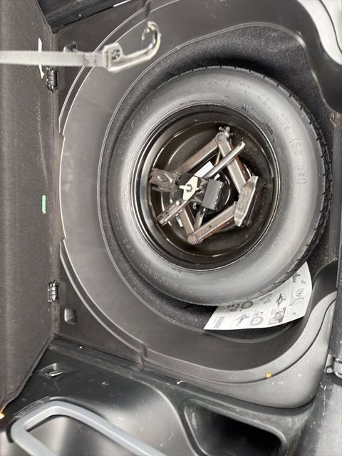 Used 2018 Jeep Cherokee Latitude Plus w/ Comfort/Convenience Group image 11