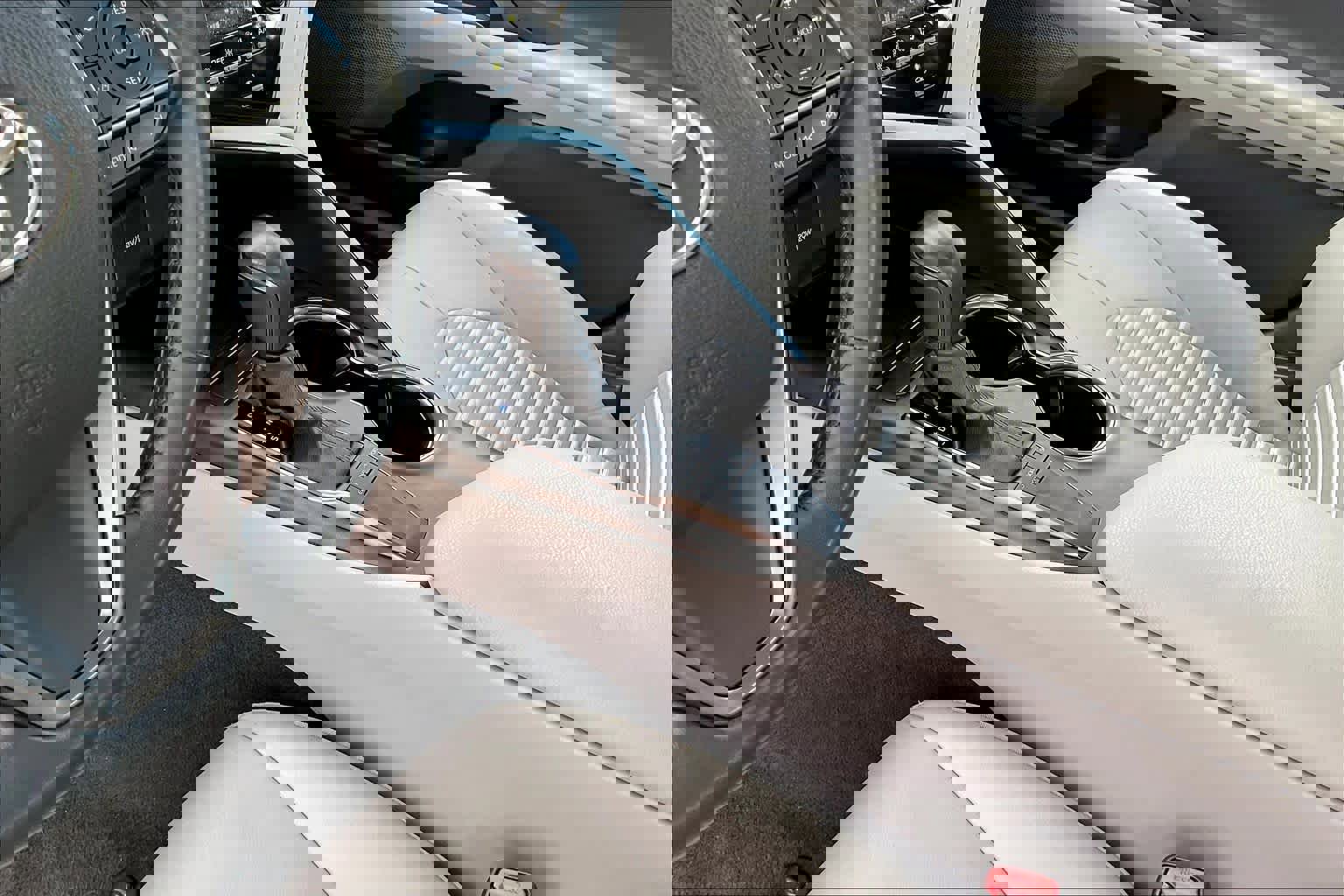 Used 2024 Toyota Camry SE image 16