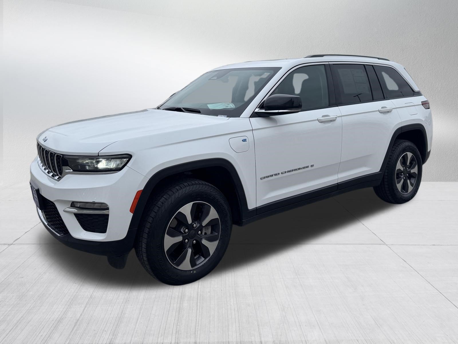 Used 2024 Jeep Grand Cherokee Limited 4xe AWD/4WD image 3