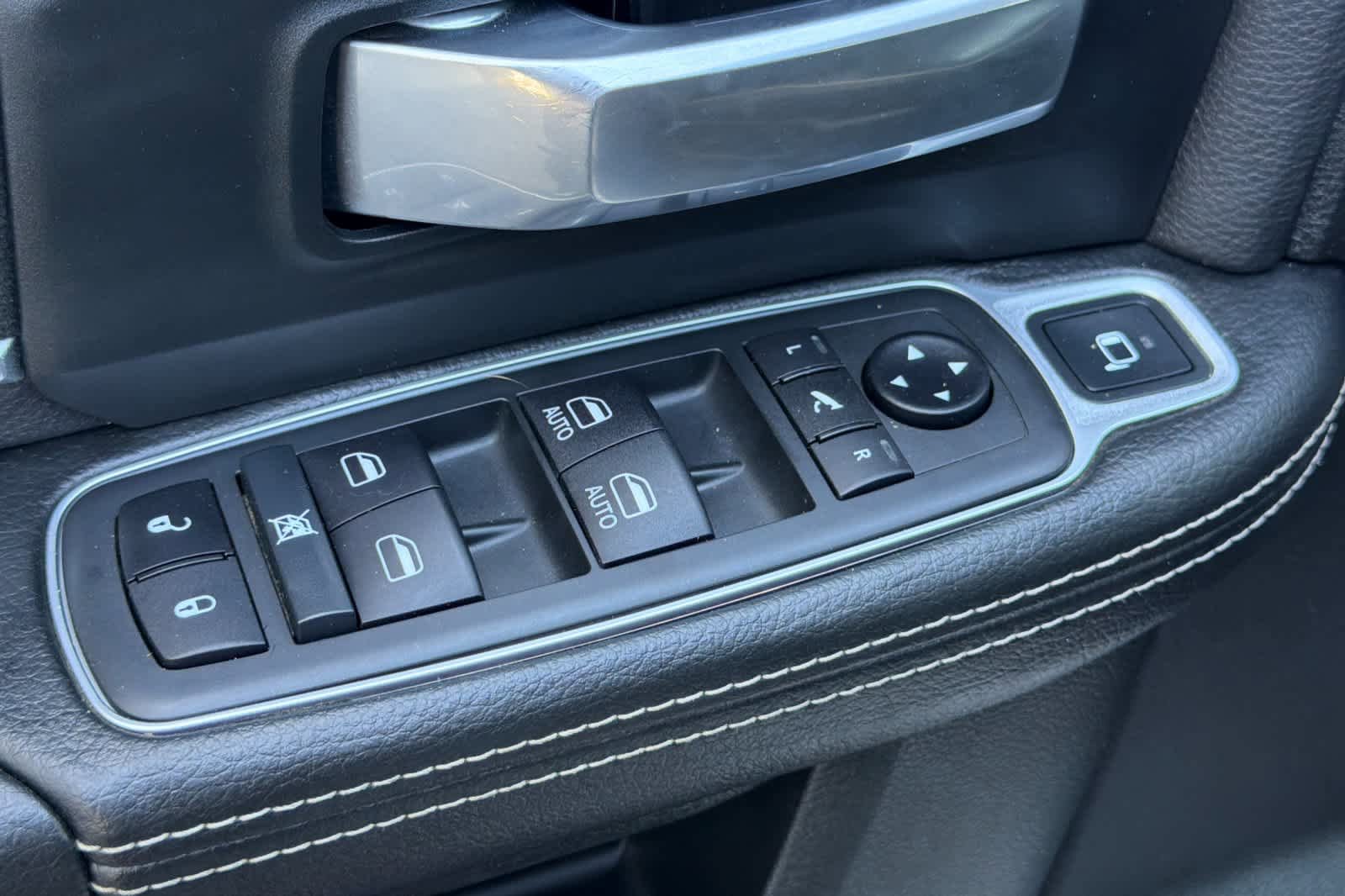 Used 2020 RAM 3500 Laramie AWD/4WD image 13
