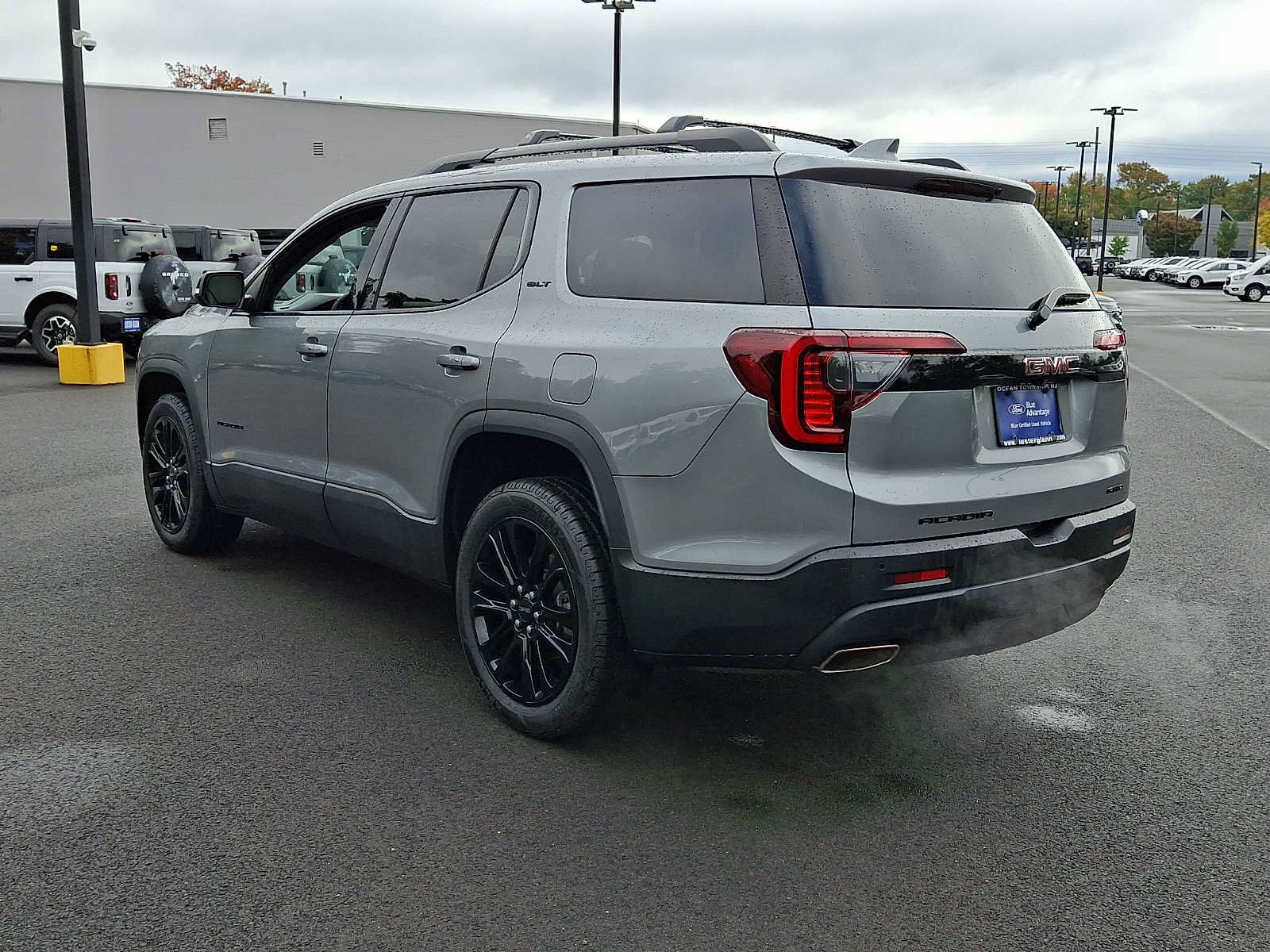 Used 2023 GMC Acadia SLT w/ Elevation Edition AWD/4WD image 4
