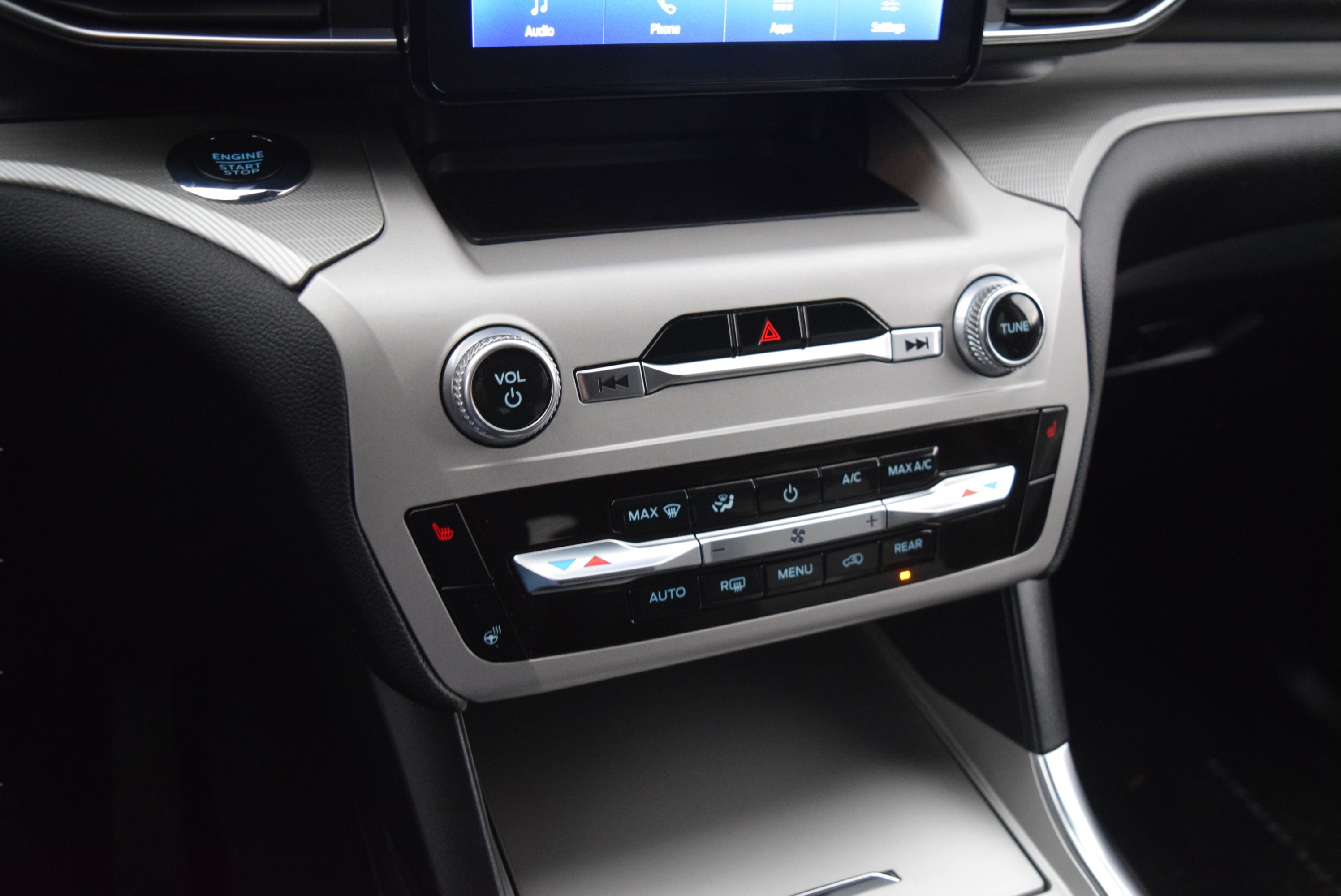 Certified 2023 Ford Explorer XLT w/ Equipment Group 202A image 15