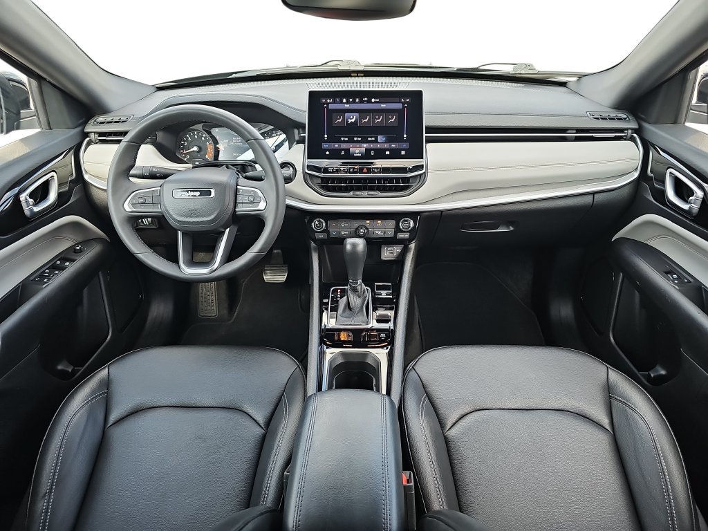 Used 2025 Jeep Compass Limited AWD/4WD image 9