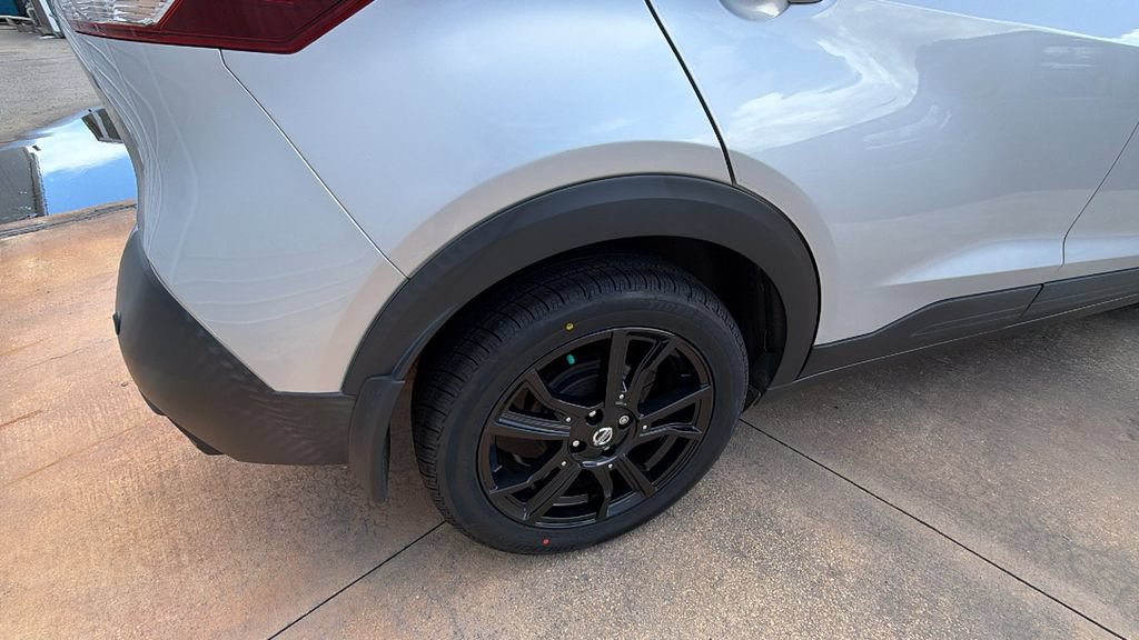 Used 2020 Nissan Kicks SV FWD image 11