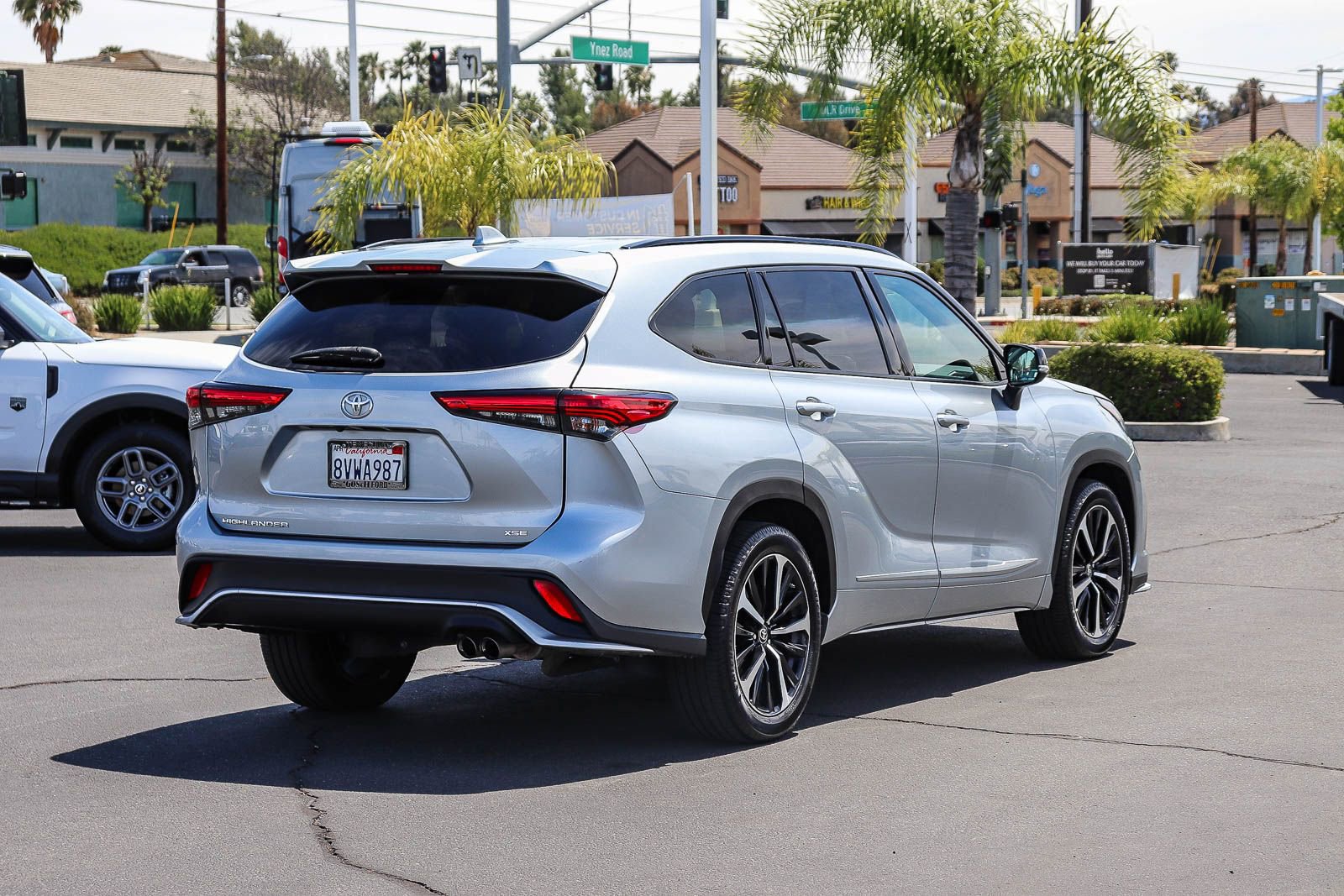 Used 2021 Toyota Highlander XSE FWD image 4