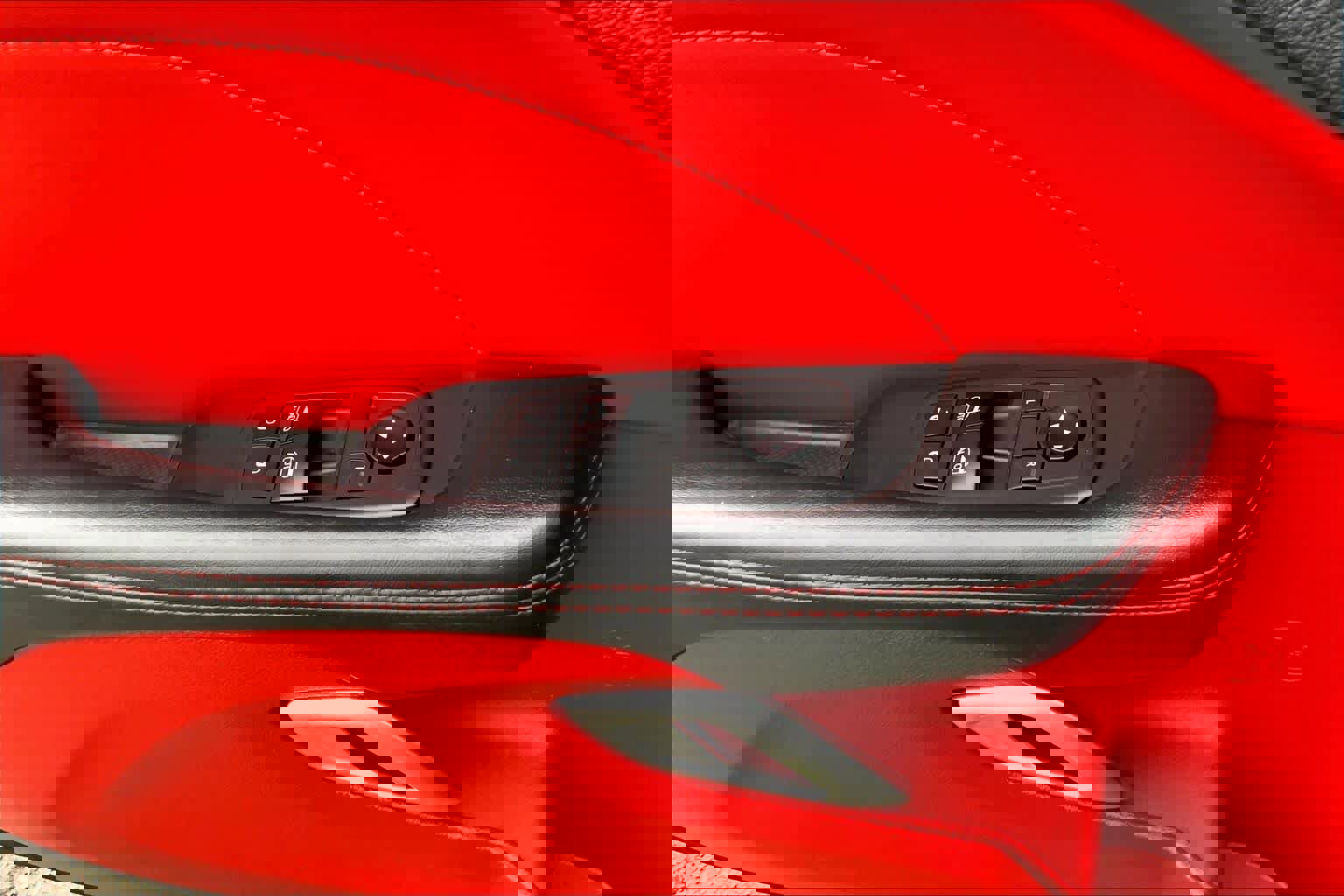 Used 2018 Dodge Challenger R/T Plus image 31