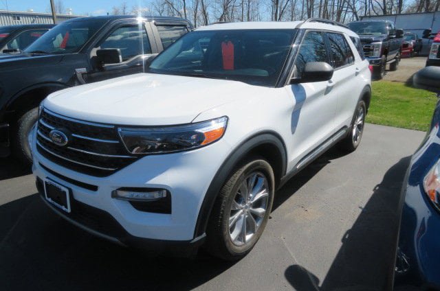 Certified 2021 Ford Explorer XLT w/ Equipment Group 202A AWD/4WD image 2