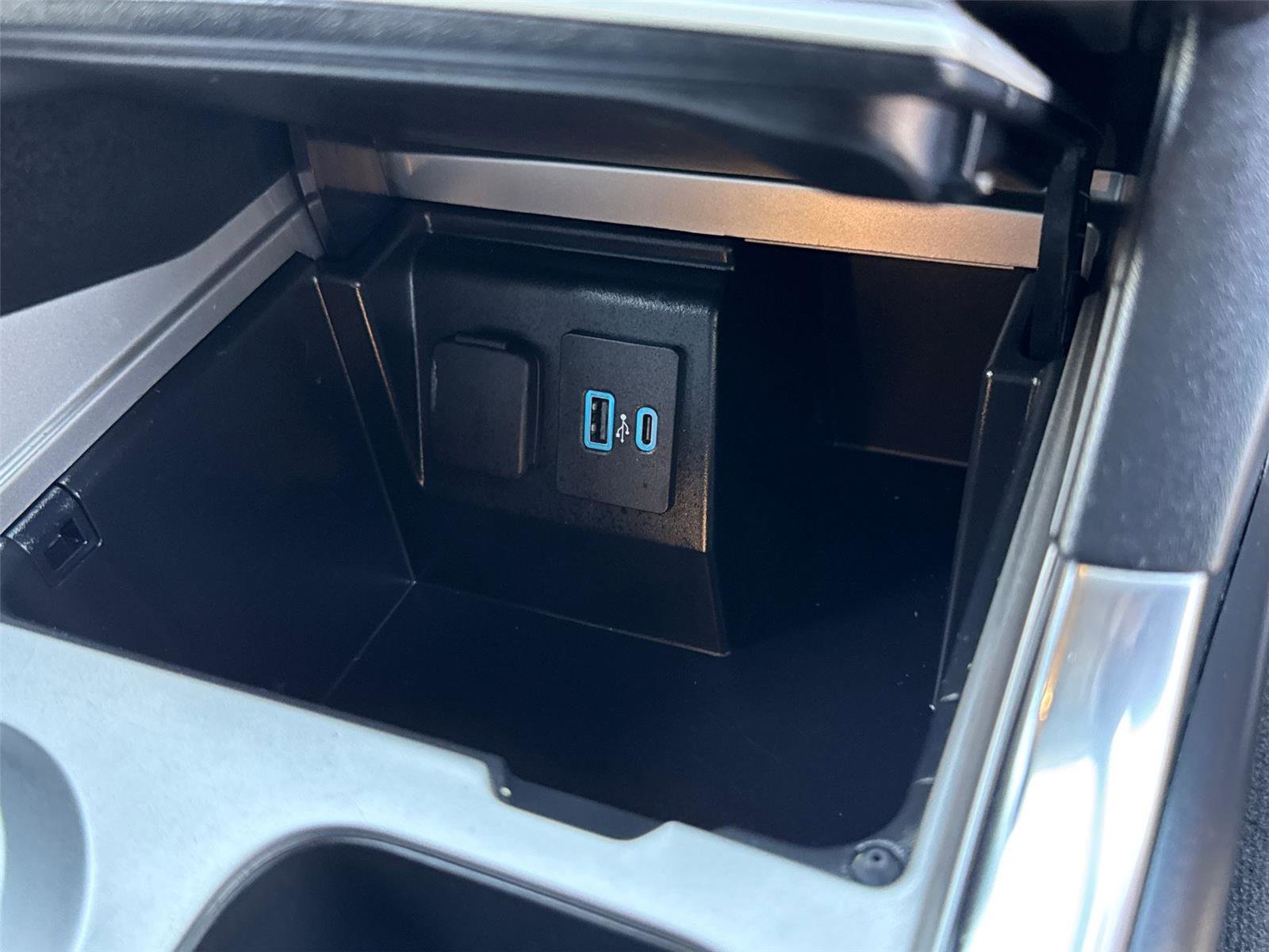 Certified 2021 Ford Explorer XLT w/ Equipment Group 202A RWD image 17