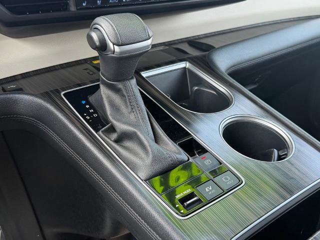 Used 2023 Toyota Sienna Platinum AWD/4WD image 19