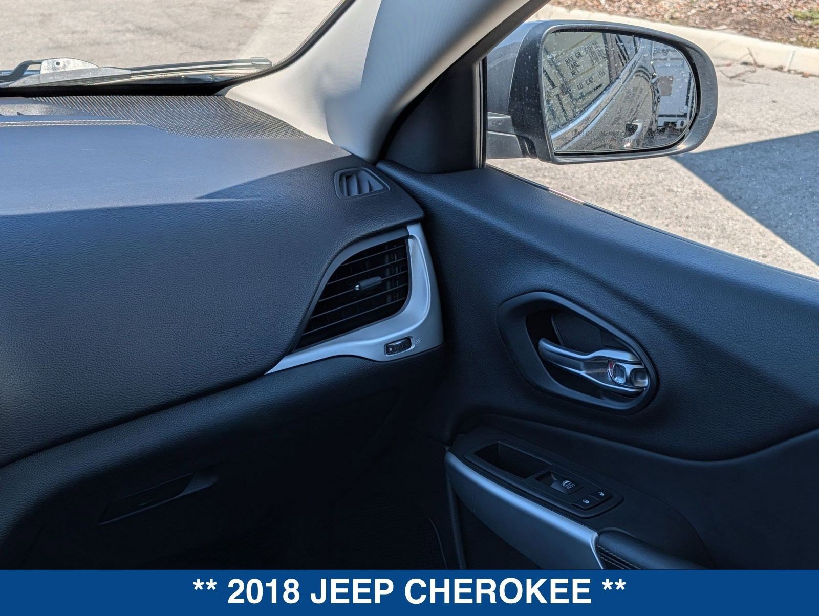 Used 2018 Jeep Cherokee Latitude Plus image 16
