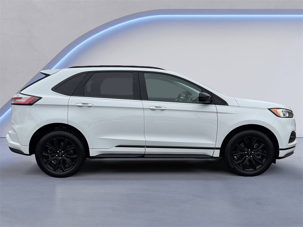 Certified 2022 Ford Edge SE w/ Black Appearance Package image 2