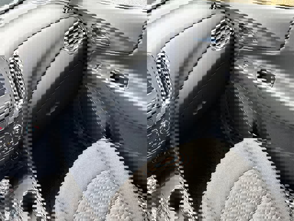 Used 2020 Chevrolet Equinox LT w/ LPO, Floor Liner Package image 20