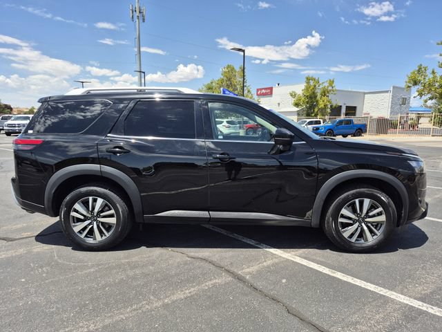 Used 2025 Nissan Pathfinder SL AWD/4WD image 8