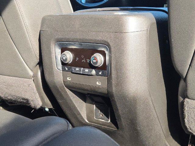 Used 2024 Chevrolet Suburban Premier AWD/4WD image 10