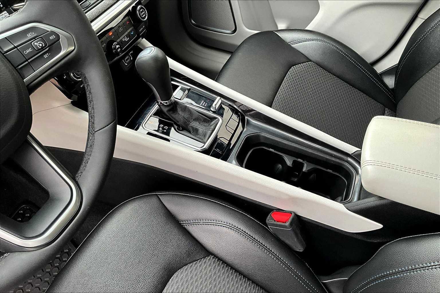 Used 2024 Jeep Compass Latitude w/ Convenience Group image 16