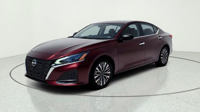 Used 2024 Nissan Altima 2.5 SV FWD image 3