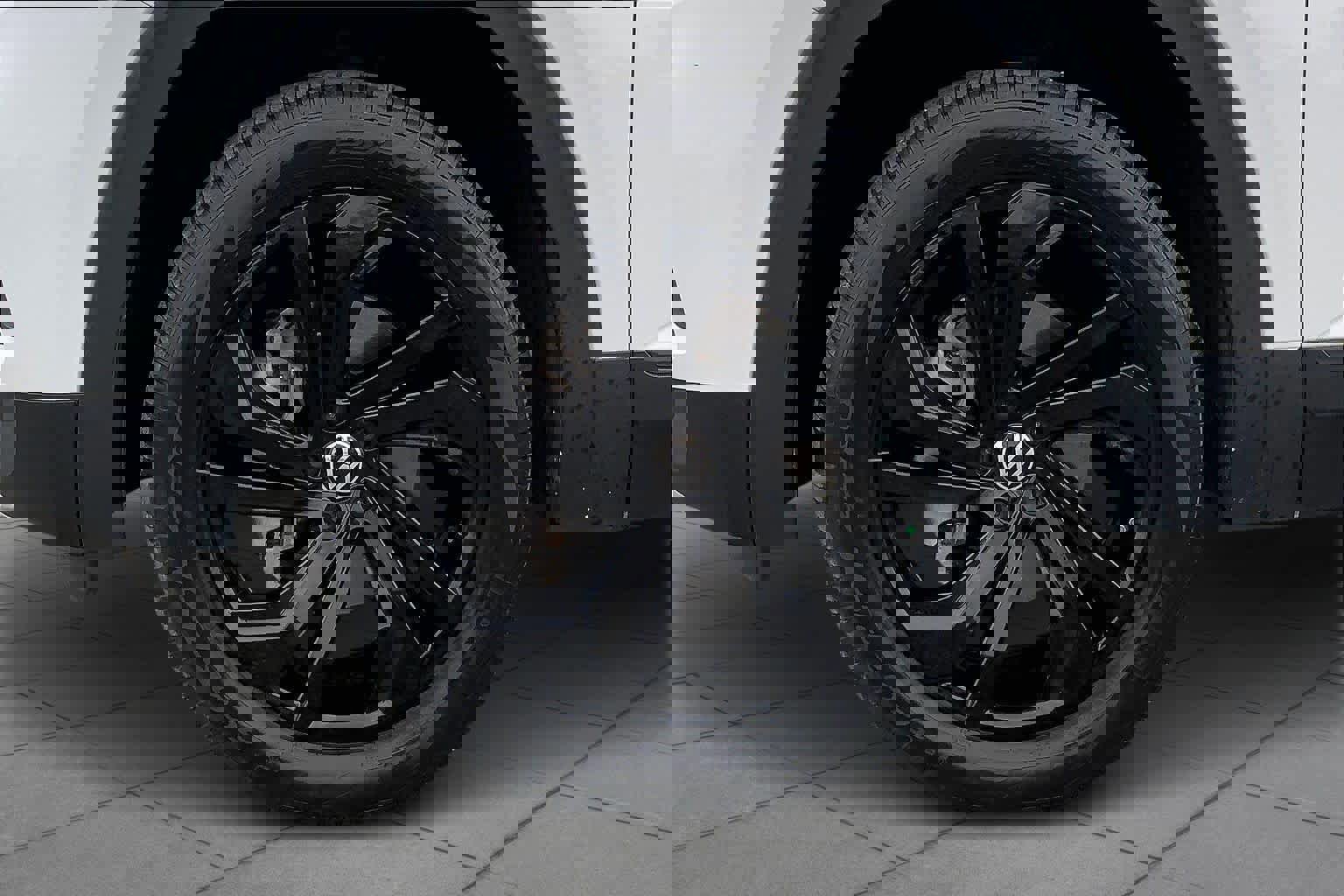 Used 2023 Volkswagen Atlas SE w/ Black Wheel Package image 12