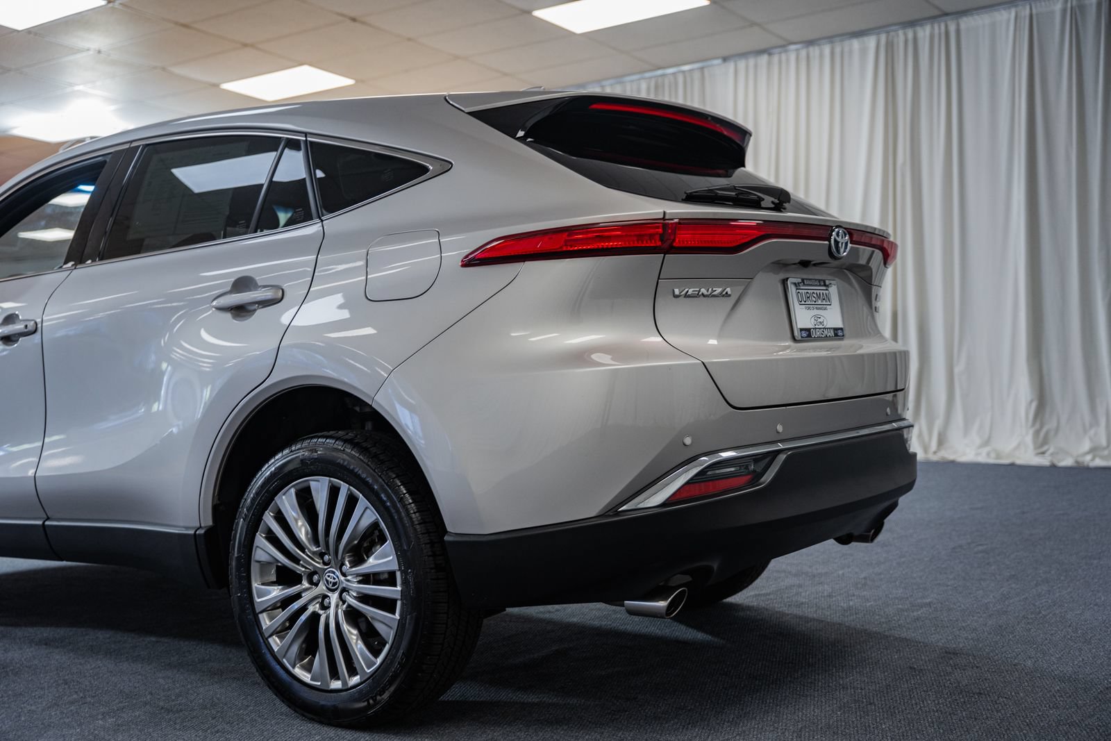 Used 2021 Toyota Venza Limited w/ Advanced Technology Package AWD/4WD image 5