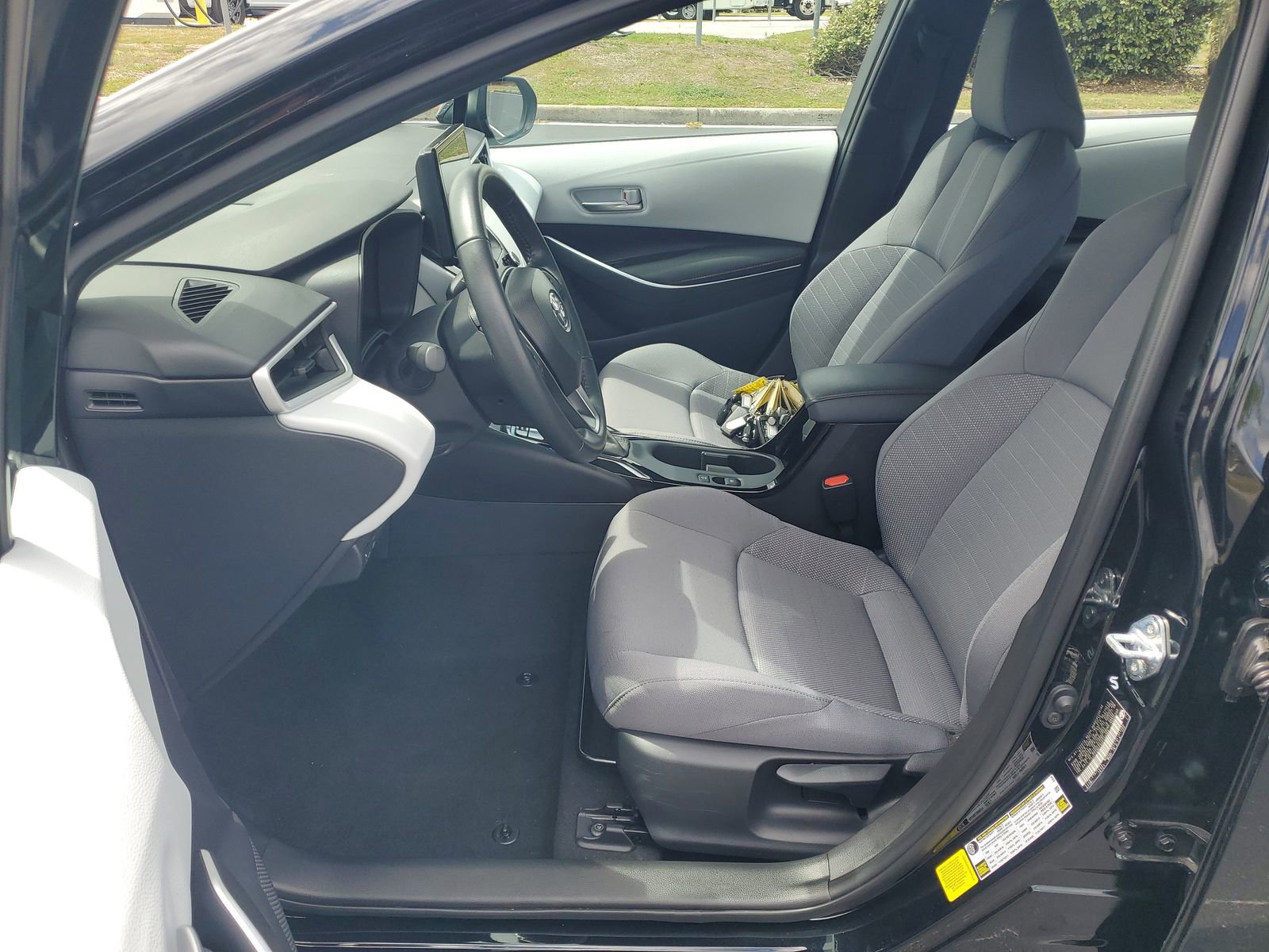 Used 2025 Toyota Corolla SE FWD image 17