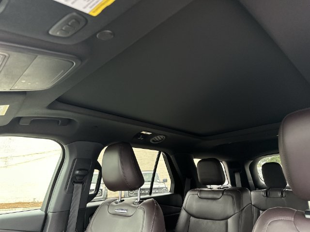 Certified 2025 Ford Explorer Platinum RWD image 22