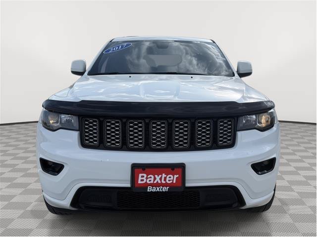 Used 2017 Jeep Grand Cherokee Altitude AWD/4WD image 2