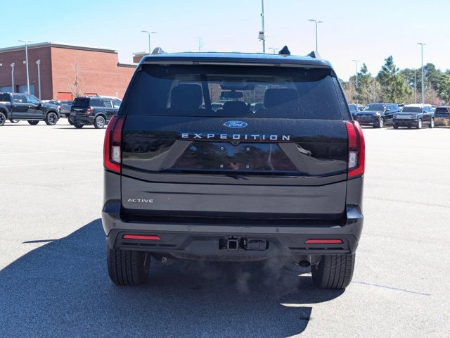 Certified 2025 Ford Expedition Active image 4