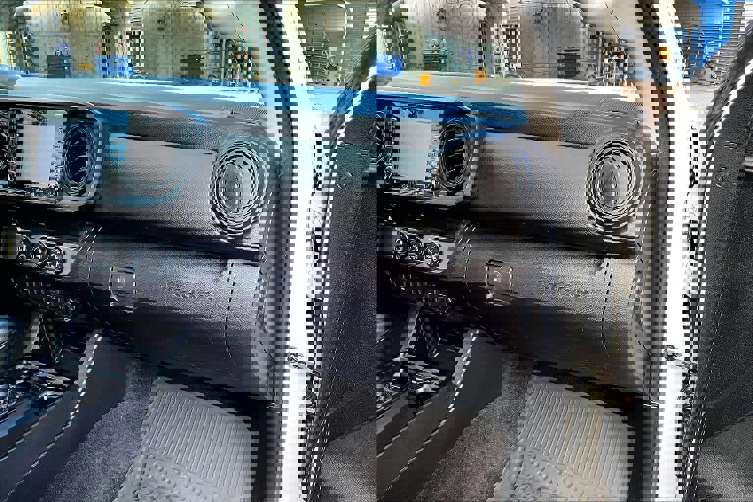 Used 2021 Toyota Tacoma SR w/ SR Convenience Package RWD image 22