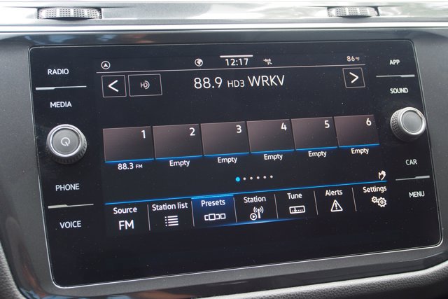 Used 2022 Volkswagen Tiguan SE FWD image 31