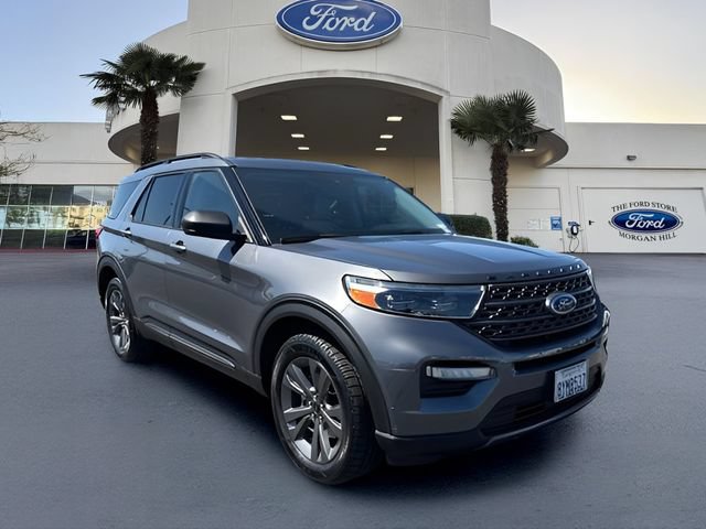 Certified 2021 Ford Explorer XLT w/ Equipment Group 202A AWD/4WD image 4
