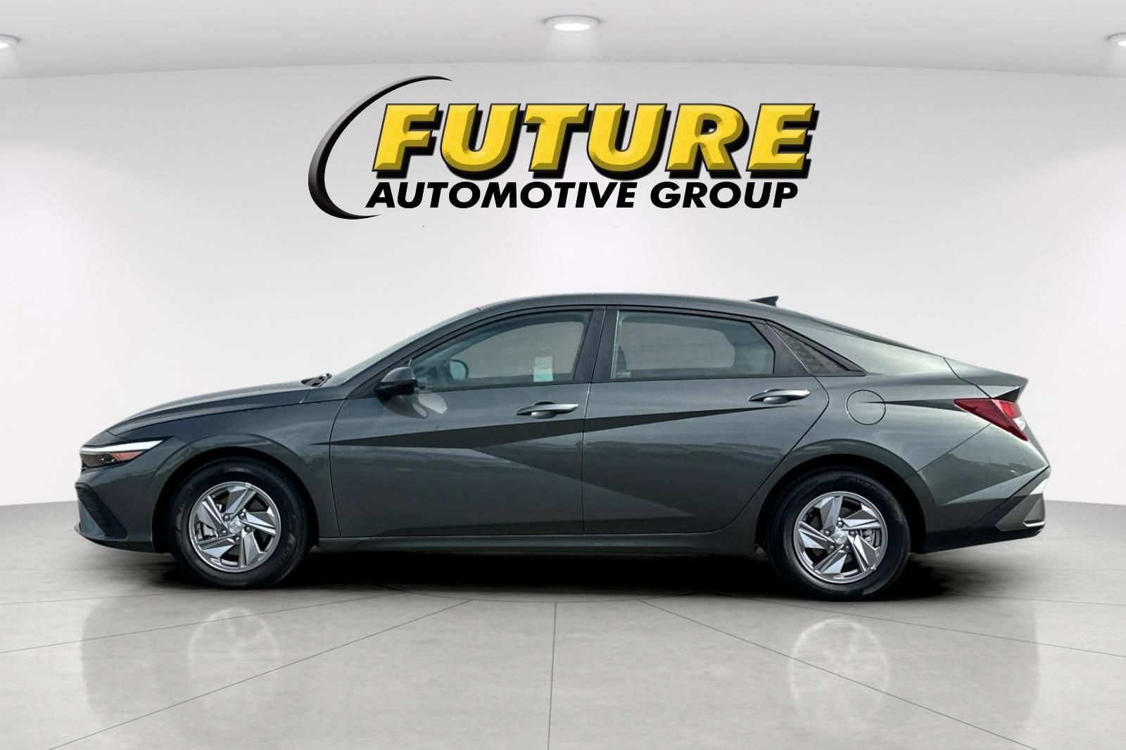 Used 2025 Hyundai Elantra SE FWD image 6