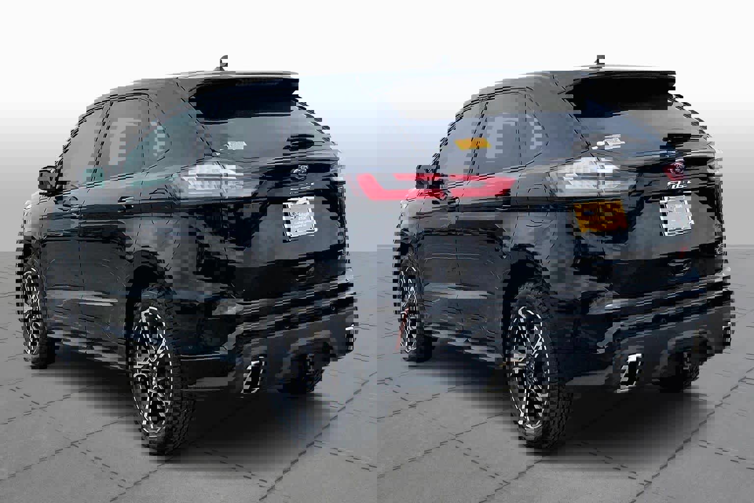 Certified 2022 Ford Edge ST w/ Equipment Group 401A image 4