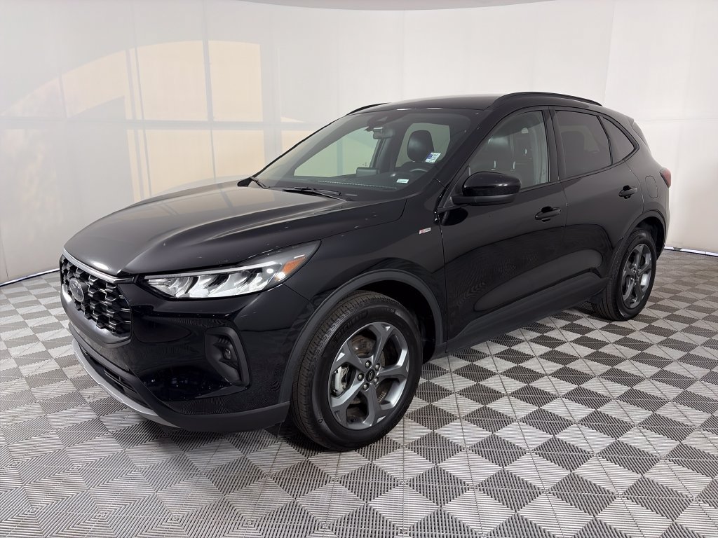 Certified 2025 Ford Escape ST-Line Select AWD/4WD image 3