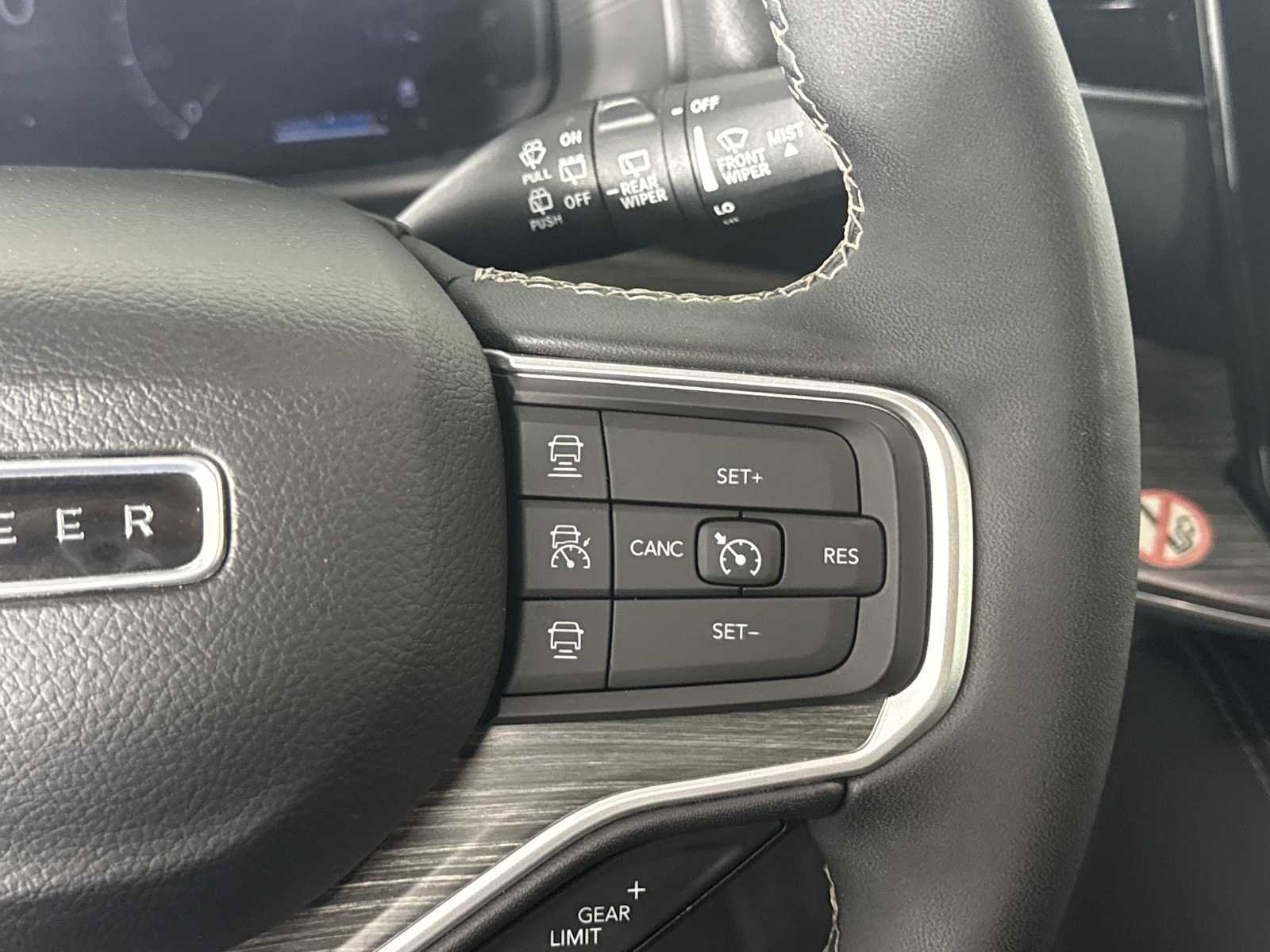 Used 2024 Jeep Wagoneer L Series II w/ Flexible Seating Group image 30